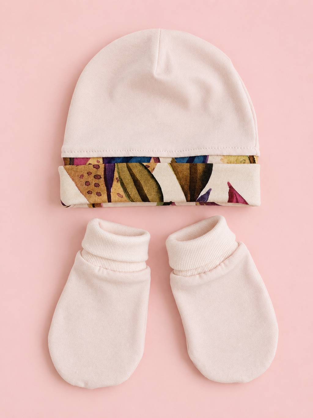 Babygiftset med mössa & vantar –Bladmönster Rosa