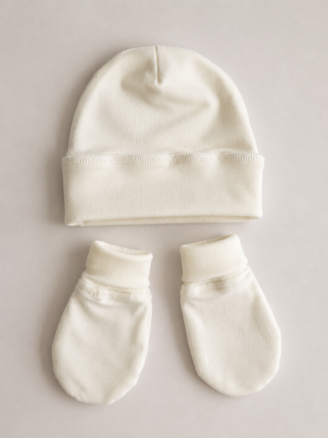 Babygiftset med mössa & vantar – Vit