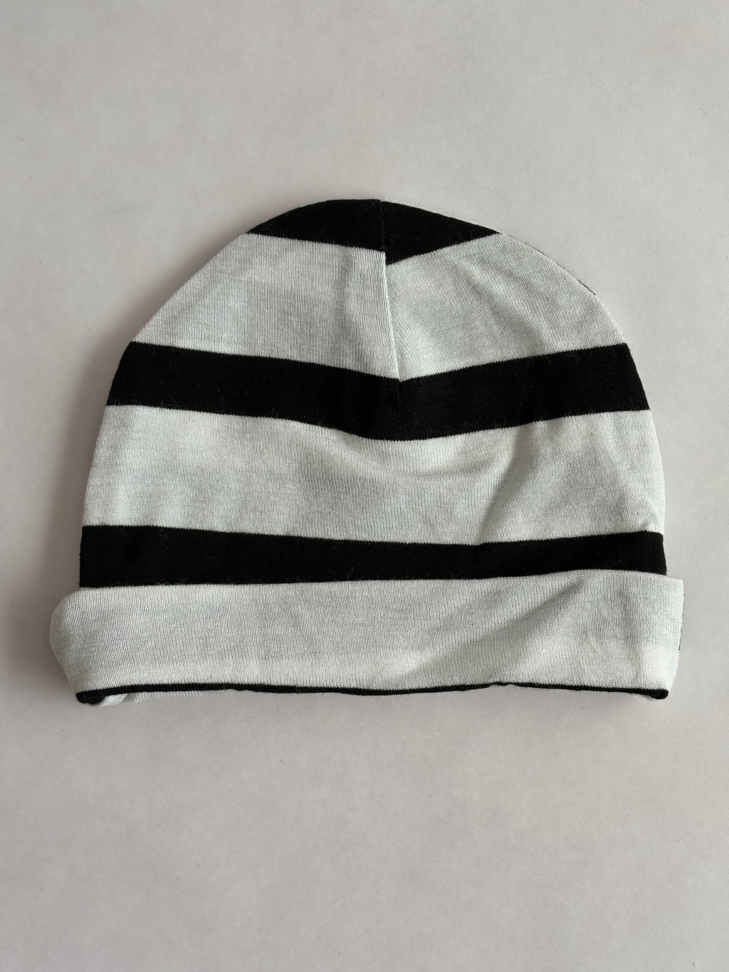 Babymössa – Off-white & Svart
