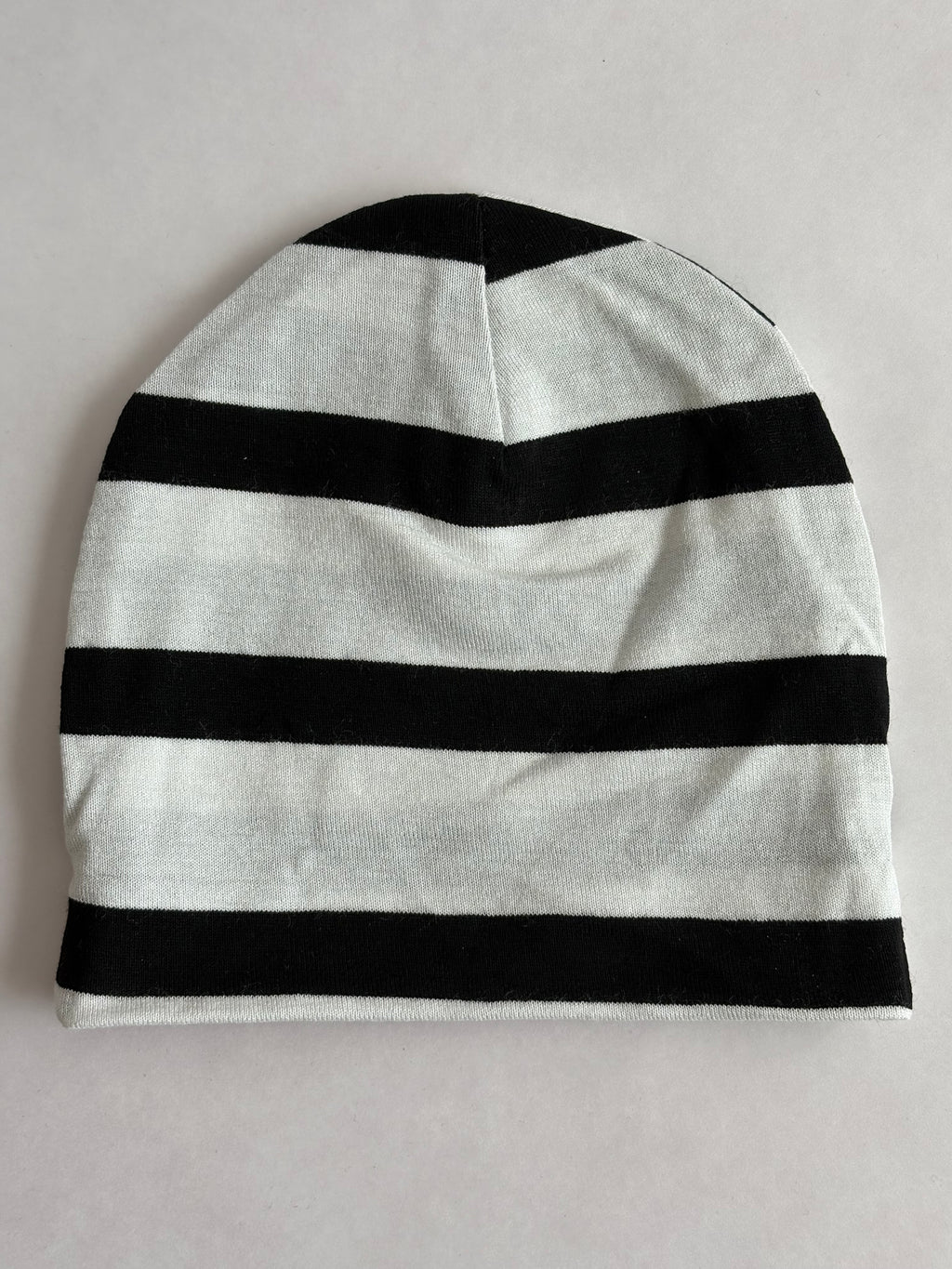 Babymössa – Off-white & Svart