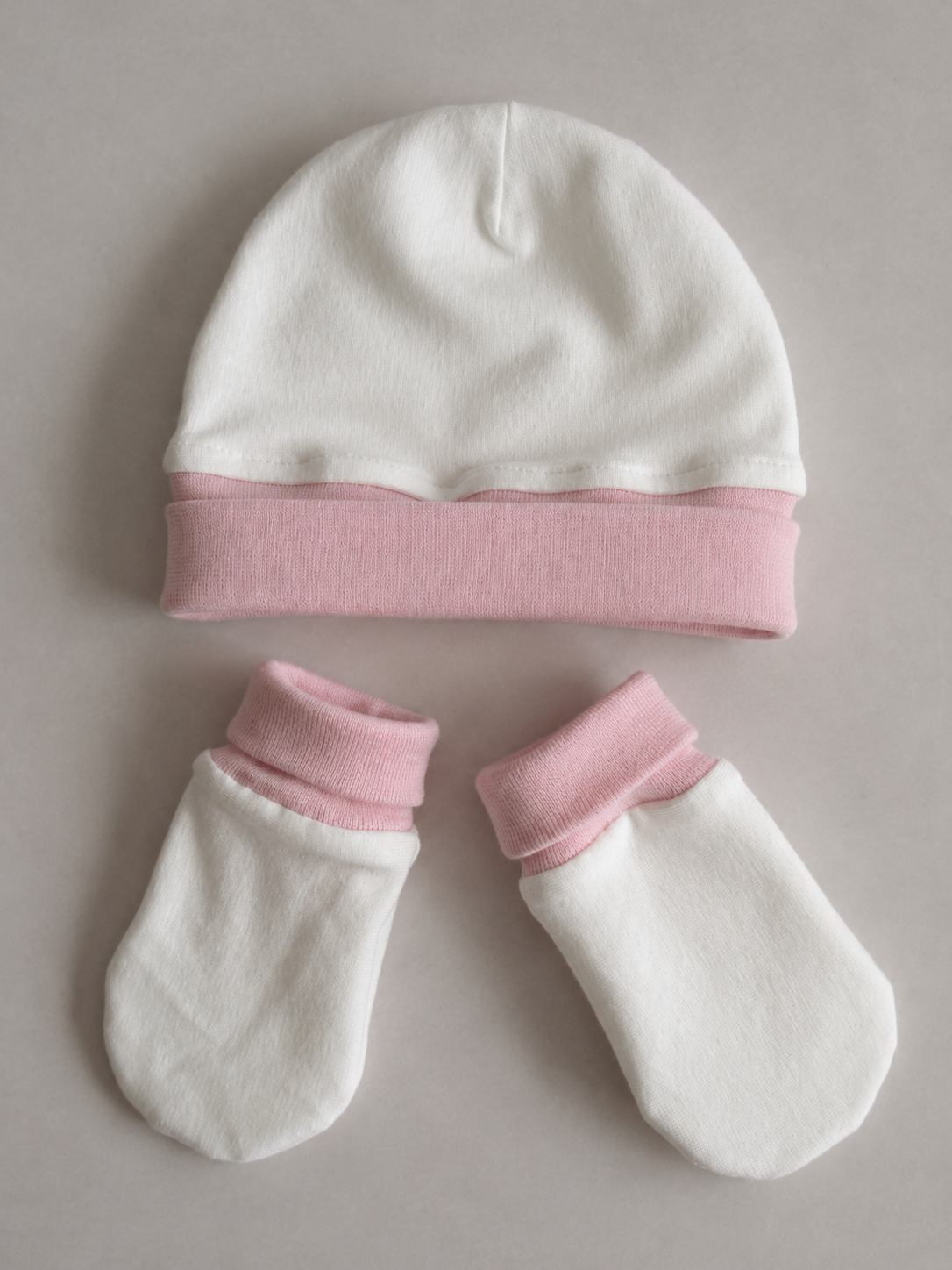 Vit/rosa babyset med mössa & vantar